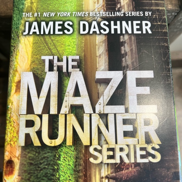 The Maze Runner Series Complete Boxset by James Dashner - All 5 books ‼️‼️ - Picture 5 of 5
